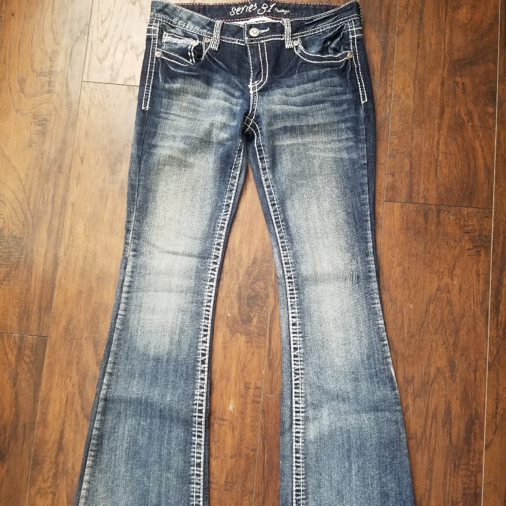 Blue Jean's amethyst white stitch